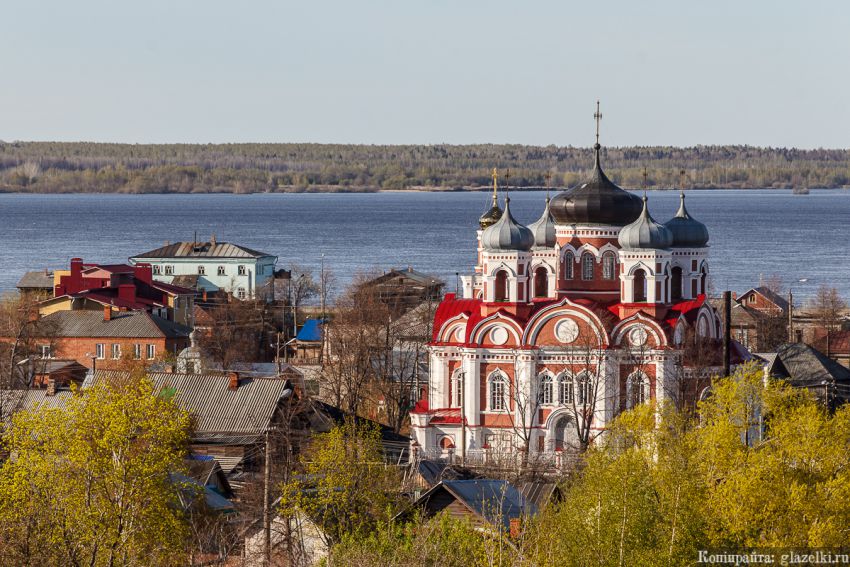 Собор Смоленской иконы Божией Матери, Козьмодемьянск (Козьмодемьянск, город, Республика Марий Эл). общий вид в ландшафте, Вид с высокого берега Волги