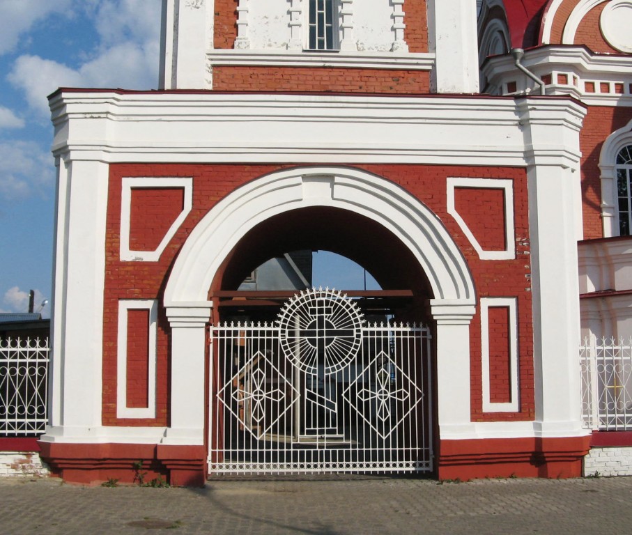 Собор Смоленской иконы Божией Матери, Козьмодемьянск (Козьмодемьянск, город, Республика Марий Эл). дополнительная информация, Врата колокольни на территорию собора