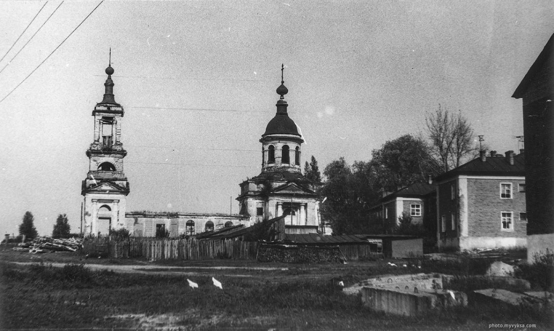 Церковь Троицы Живоначальной, Досчатое (Выкса, ГО, Нижегородская область). архивная фотография, Фото Троицкого храма в советский период. С сайта: pnoto.myvyksa.com