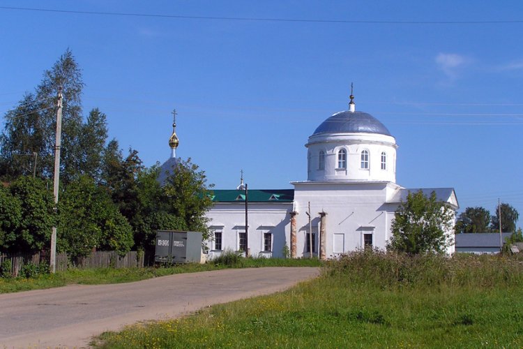 Николаевский Клобуков монастырь. Церковь Алексия, митрополита Московского, Кашин (Кашинский городской округ, Тверская область). общий вид в ландшафте