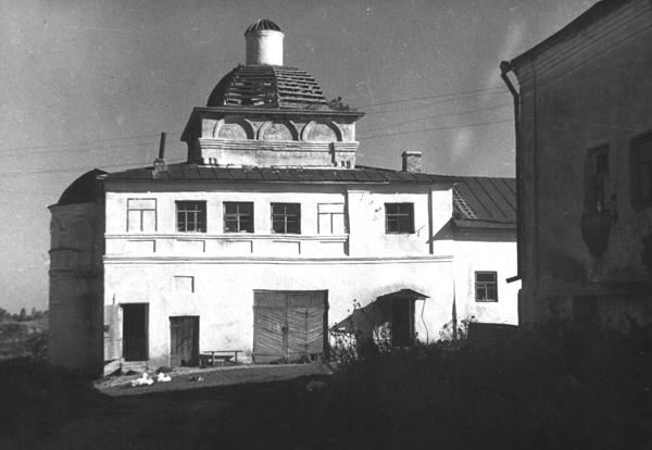 Николаевский Клобуков монастырь. Церковь Покрова Пресвятой Богородицы, Кашин (Кашинский городской округ, Тверская область). архивная фотография, Покровский (надвратный) храм Клобукова монастыря. Фотография неизвестного автора, 1960-1970-е гг. (Кашинский краеведческий музей) на сайте http://kashin.fo.ru