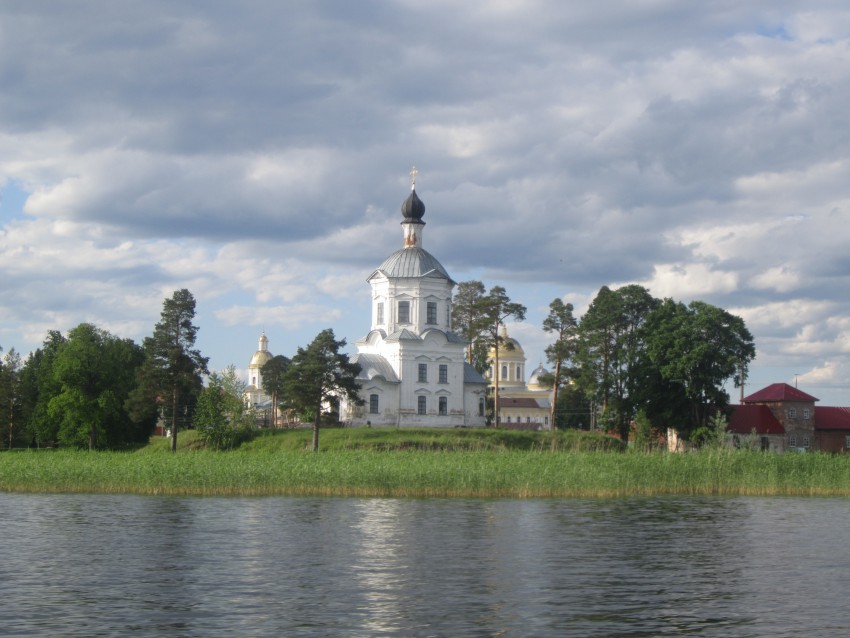 Нило-Столобенская пустынь. Церковь Воздвижения Креста Господня, Столобный, остров (озеро Селигер) (Осташковский городской округ, Тверская область). фасады