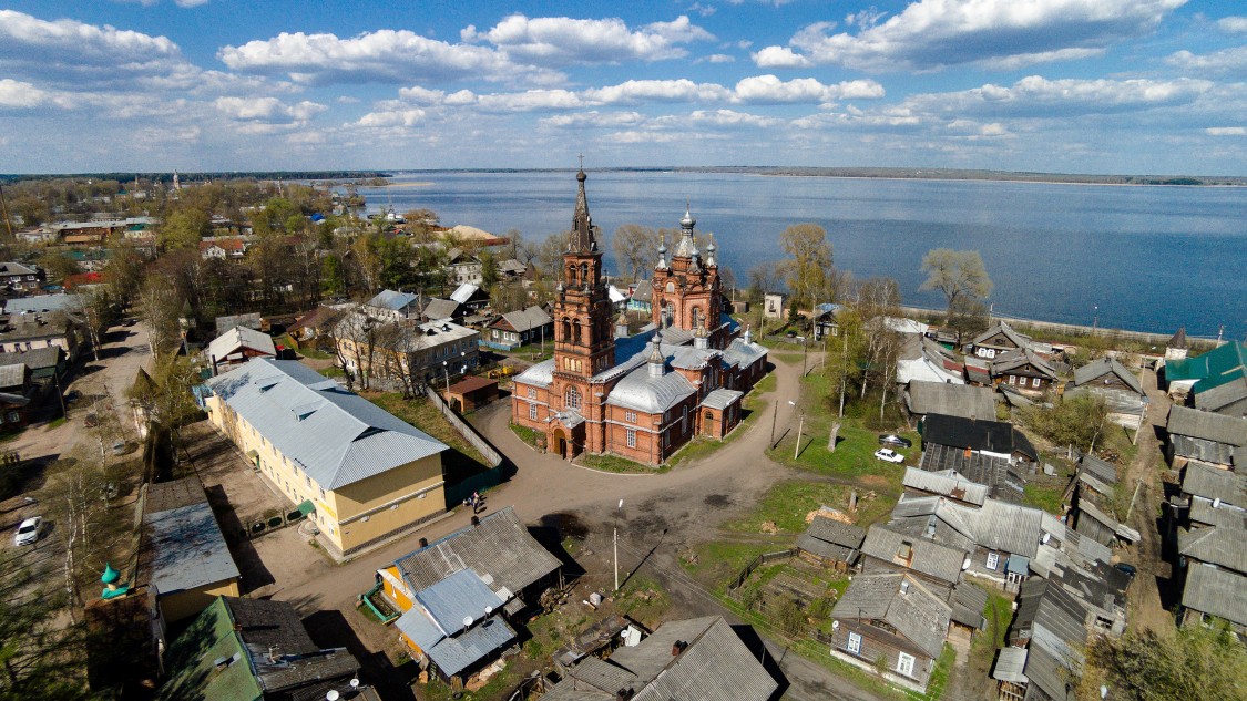 Осташков. Знаменский женский монастырь. Собор Вознесения Господня. общий вид в ландшафте