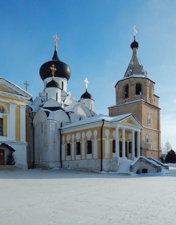 Старица. Старицкий Успенский мужской монастырь. Собор Успения Пресвятой Богородицы. фасады