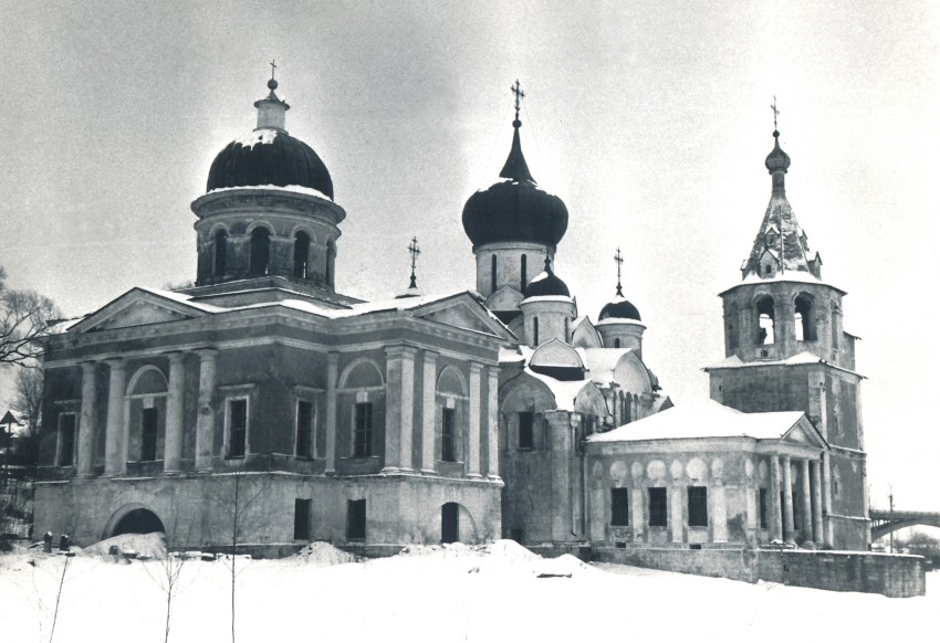 Старица. Старицкий Успенский мужской монастырь. Собор Троицы Живоначальной. фасады