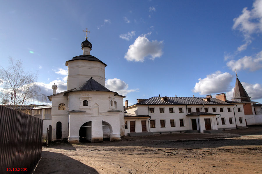 Старицкий Успенский мужской монастырь. Церковь Иоанна Богослова, Старица (Старицкий район, Тверская область). фасады