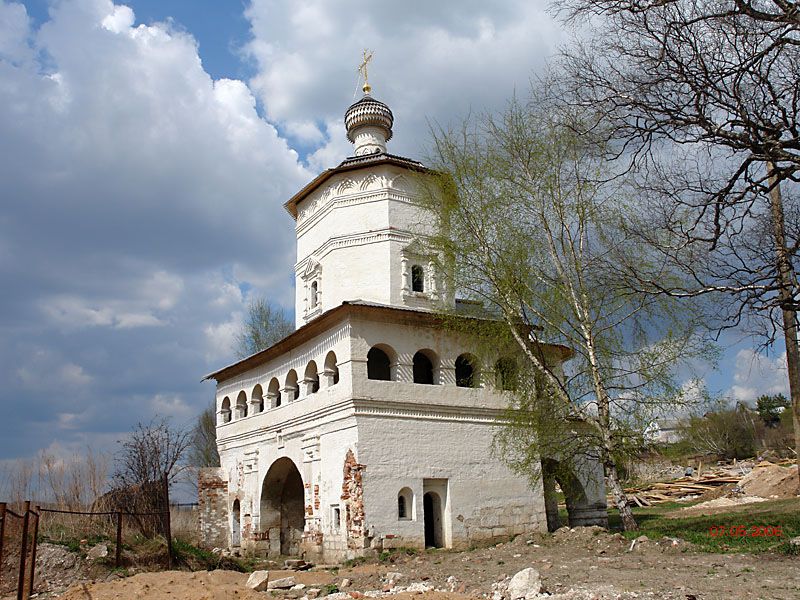 Старица. Старицкий Успенский мужской монастырь. Церковь Иоанна Богослова. фасады