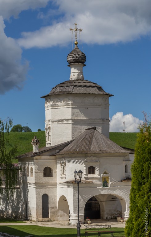 Старица. Старицкий Успенский мужской монастырь. Церковь Иоанна Богослова. фасады