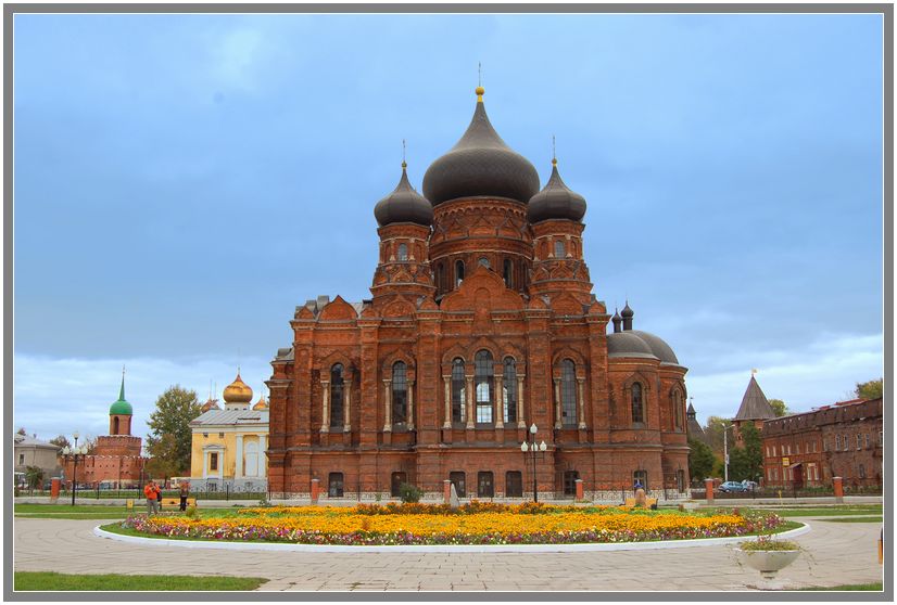 Тула. Успенский монастырь. Кафедральный собор Успения Пресвятой Богородицы. общий вид в ландшафте