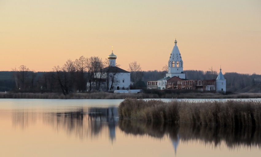 Островоезерский Троицкий монастырь, Ворсма (Павловский район, Нижегородская область). общий вид в ландшафте