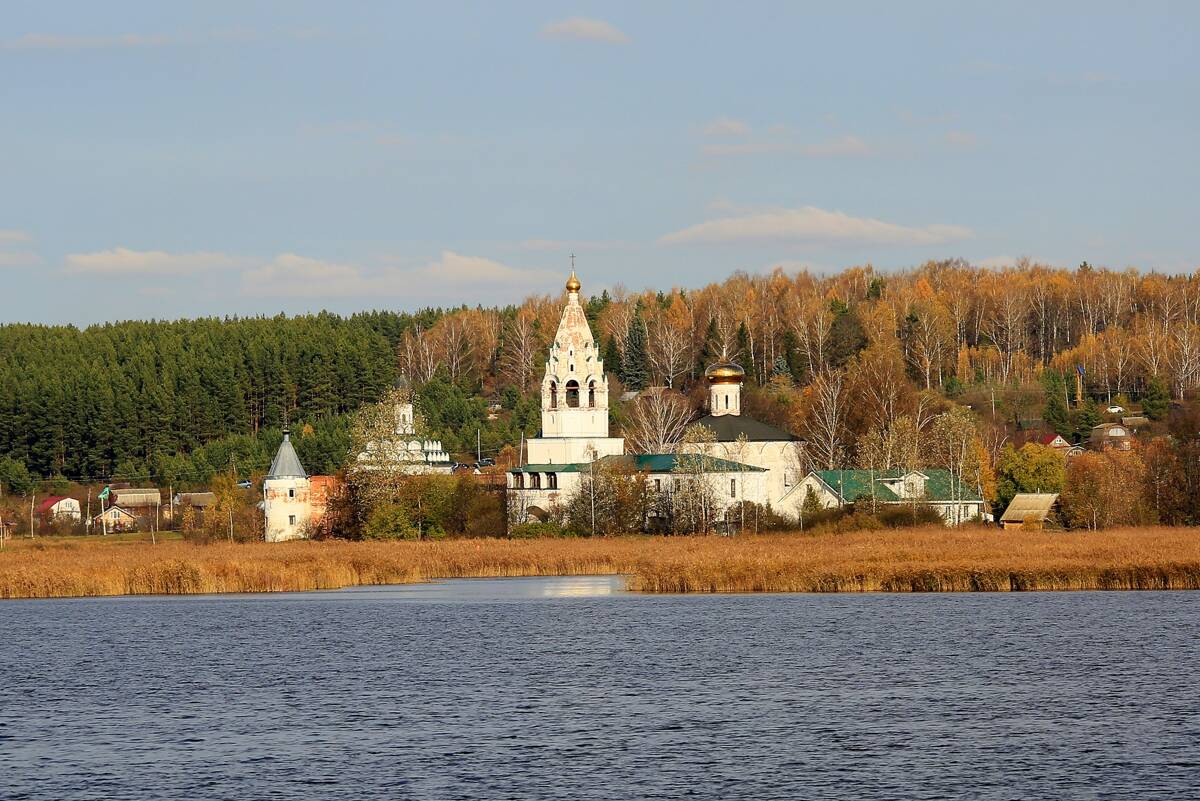 Островоезерский Троицкий монастырь, Ворсма (Павловский район, Нижегородская область). общий вид в ландшафте