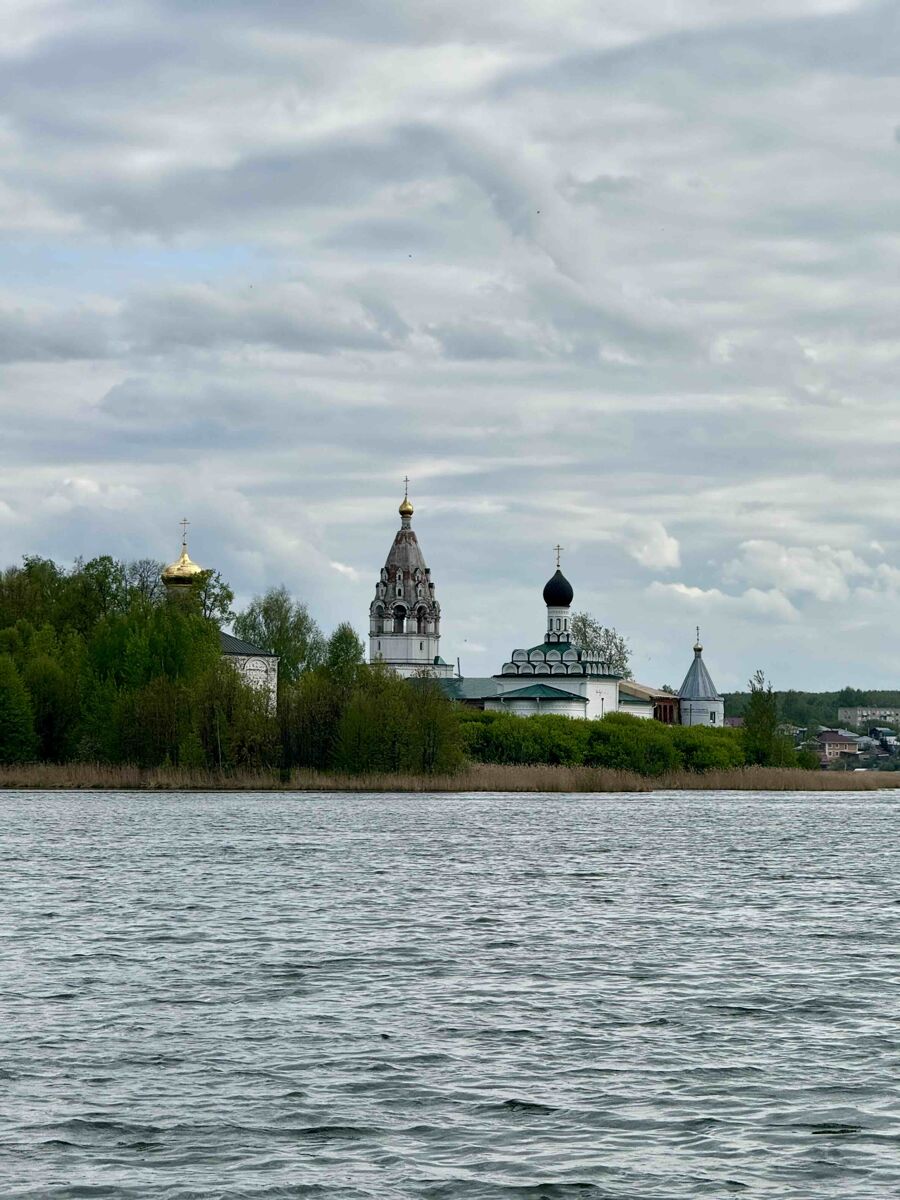 Островоезерский Троицкий монастырь, Ворсма (Павловский район, Нижегородская область). общий вид в ландшафте