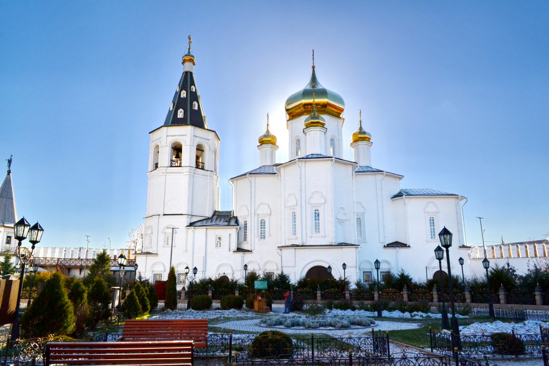 Тюмень. Троицкий монастырь. Церковь Петра и Павла. фасады