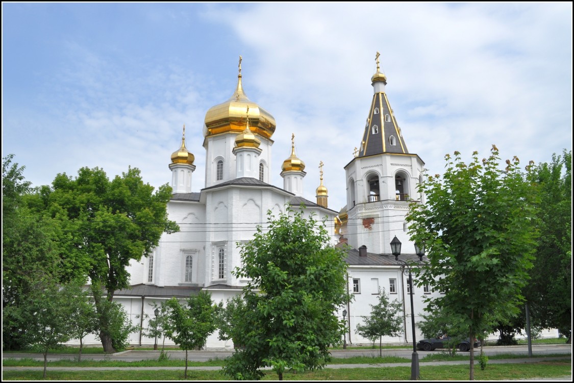 Тюмень. Троицкий монастырь. Церковь Петра и Павла. фасады