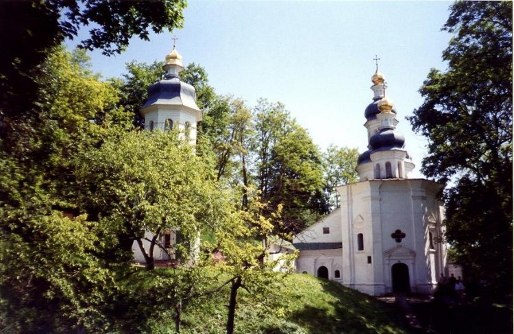 Чернигов. Троице-Ильинский монастырь. Церковь Илии Пророка. общий вид в ландшафте