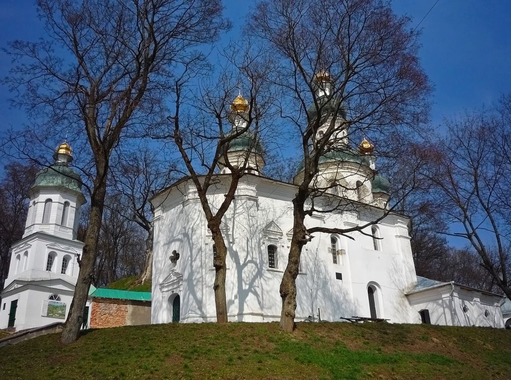 Чернигов. Троице-Ильинский монастырь. Церковь Илии Пророка. общий вид в ландшафте