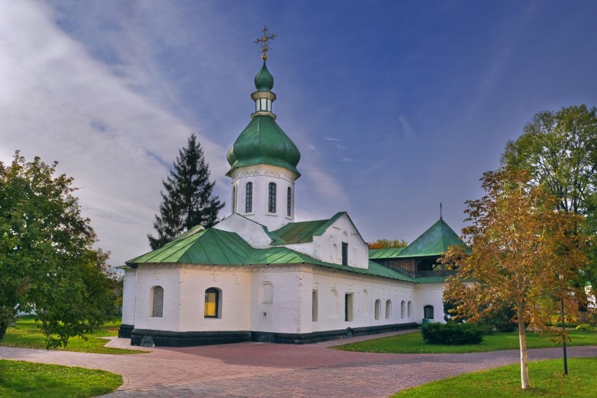 Новгород-Северский. Спасо-Преображенский монастырь. Церковь Петра и Павла. фасады