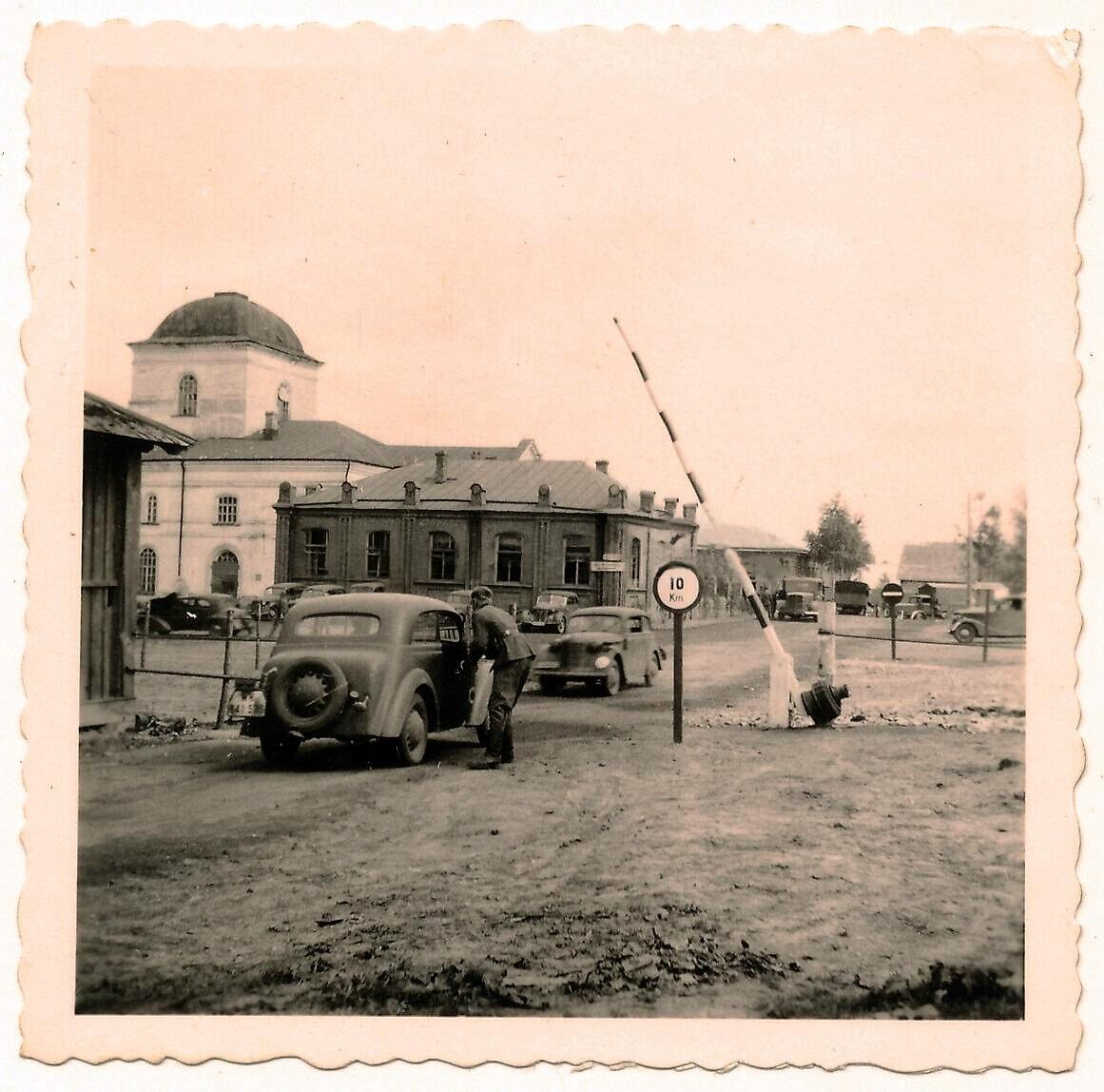 Северный фасад. Фото 1942 г. с аукциона e-bay.de, архивная фотография. Церковь Иоанна Богослова у парка Дзержинского, Курск (Курск, город, Курская область)