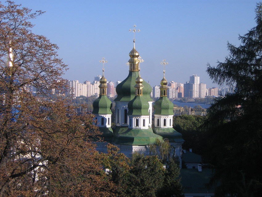 Киев. Выдубицкий монастырь. Собор Георгия Победоносца. общий вид в ландшафте