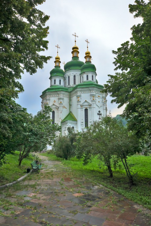 Выдубицкий монастырь. Собор Георгия Победоносца, Выдубичи (Печерский район, Украина, г. Киев). общий вид в ландшафте