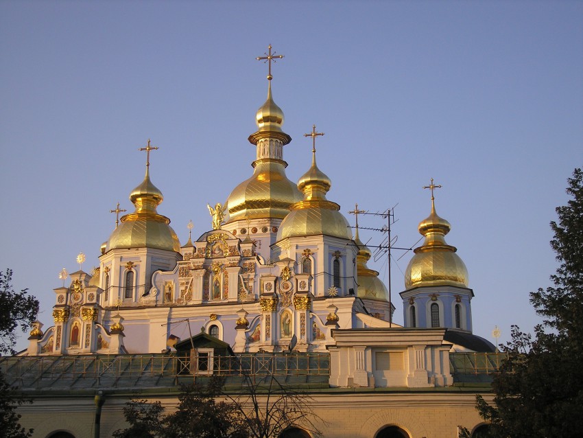 Киев. Михайловский Златоверхий монастырь. Собор Михаила Архангела (новый). архитектурные детали