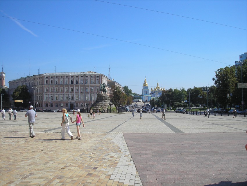 Михайловский Златоверхий монастырь. Собор Михаила Архангела (новый), Старый Киев (Шевченковский район, Украина, г. Киев). общий вид в ландшафте