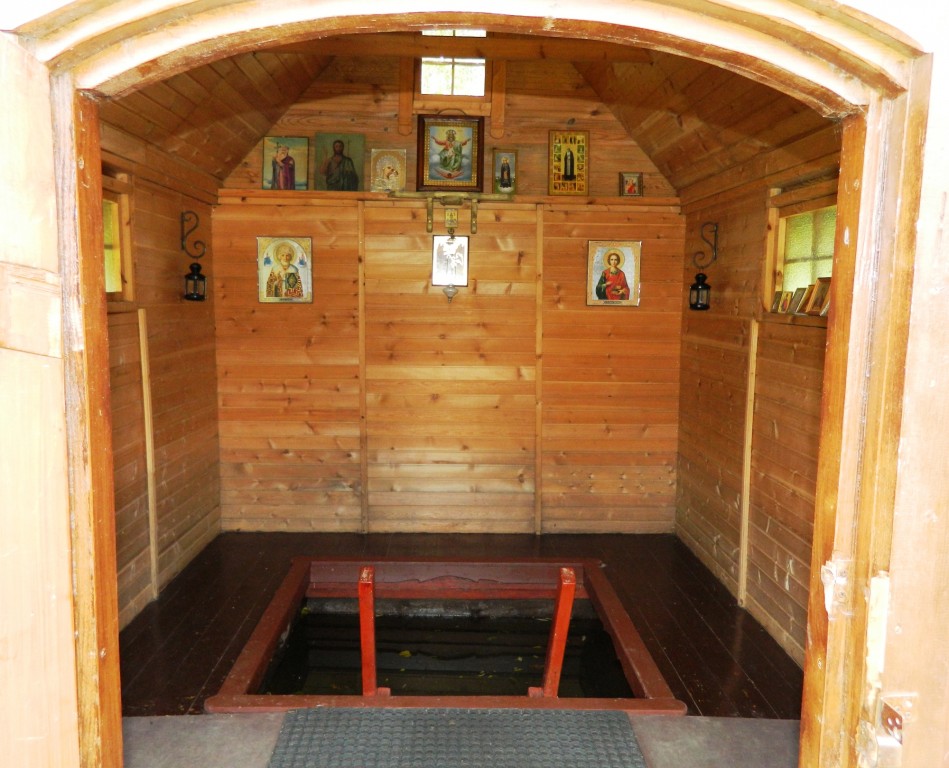 Церковь Казанской иконы Божией Матери в Товарищеве, Товарищево (Троицкий административный округ (ТАО), г. Москва). дополнительная информация, Интерьер купальни у храма