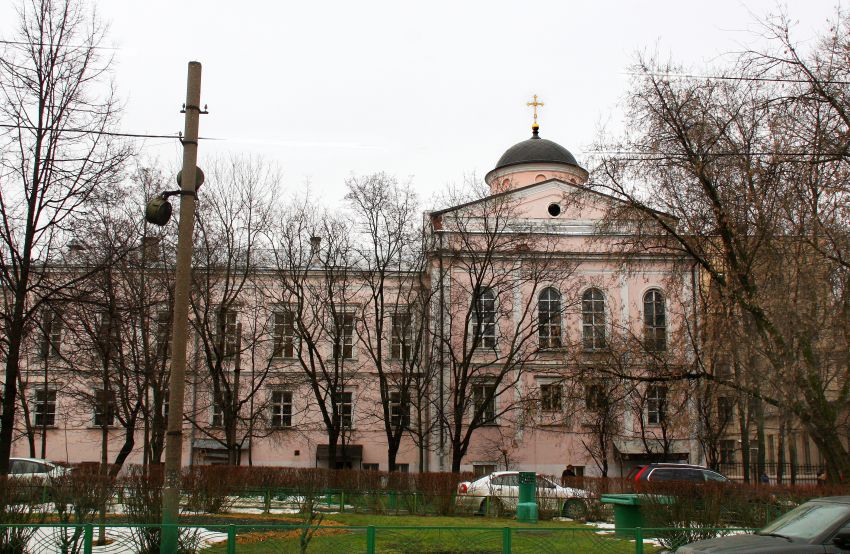 Домовая церковь Троицы Живоначальной в бывш. Елизаветинском женском институте, Басманный (Центральный административный округ (ЦАО), г. Москва). фасады