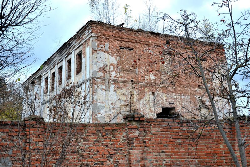 Мценск. Церковь Воскресения Христова. общий вид в ландшафте