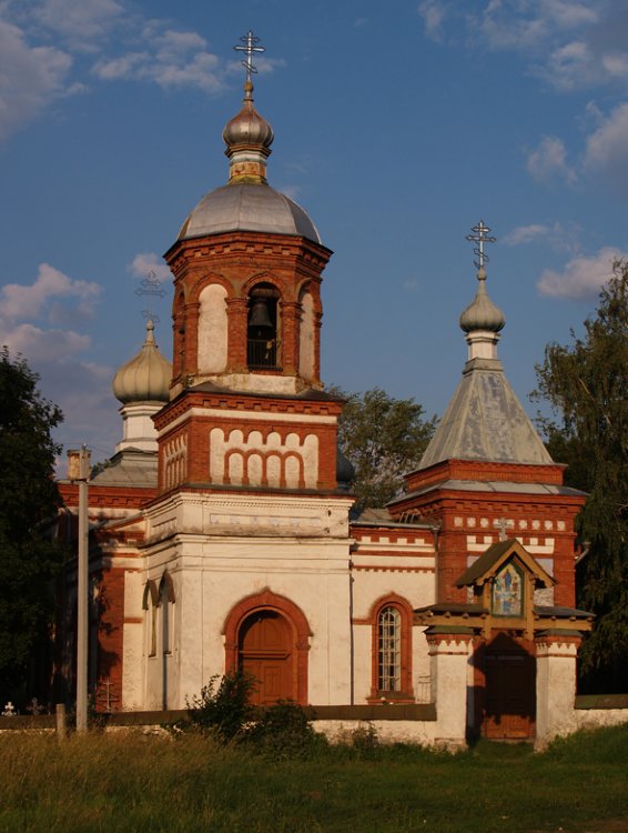 Церковь Георгия Победоносца (Преображения Господня), Печки (Печорский район, Псковская область). общий вид в ландшафте