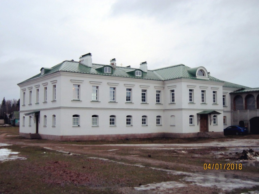 Благовещения Пресвятой Богородицы Никандрова пустынь, Никандрова пустынь (Порховский район, Псковская область). дополнительная информация, Настоятельский корпус обители.