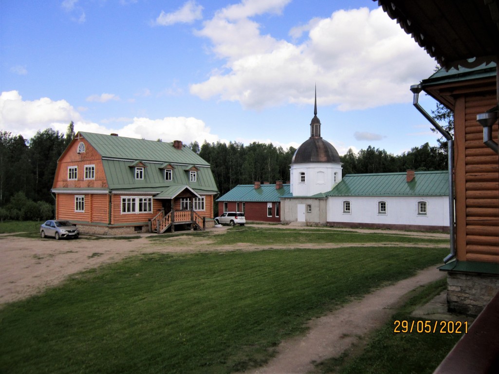 Благовещения Пресвятой Богородицы Никандрова пустынь, Никандрова пустынь (Порховский район, Псковская область). фасады, Хозяйственные строения на территории Никандровой пустыни.