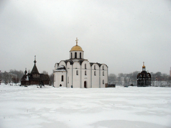 Витебск. Церковь Благовещения Пресвятой Богородицы. общий вид в ландшафте