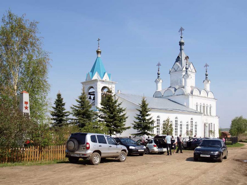 Новые Березники. Церковь Николая Чудотворца. общий вид в ландшафте