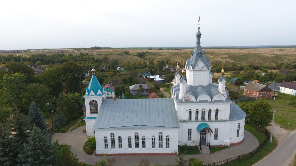 Церковь Николая Чудотворца, Новые Березники (Дальнеконстантиновский район, Нижегородская область). общий вид в ландшафте