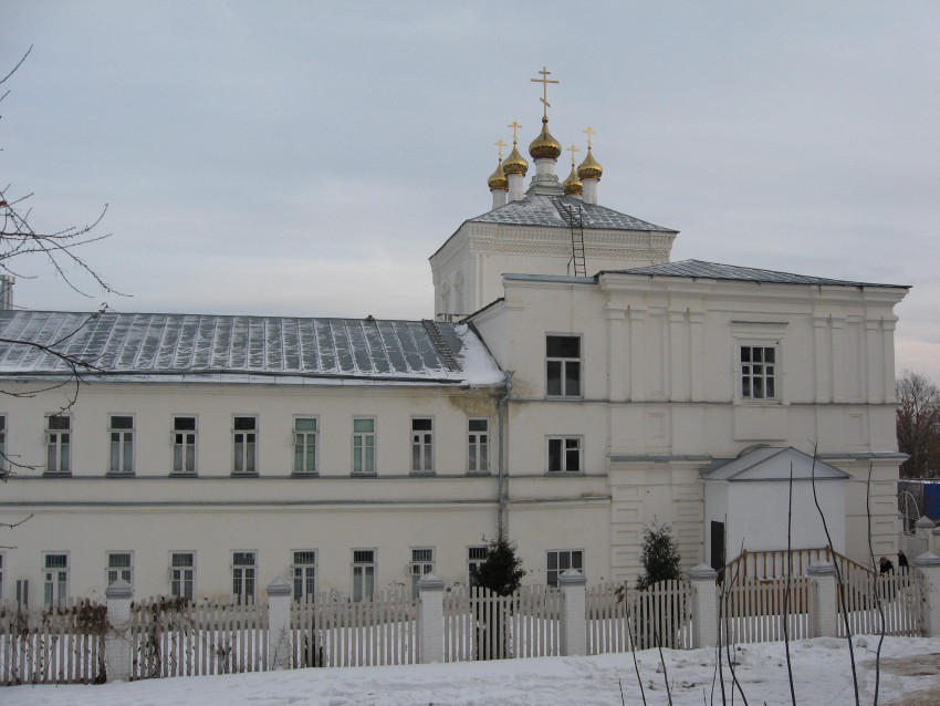 Пенза. Спасо-Преображенский мужской монастырь (городской). Церковь Спаса Преображения. общий вид в ландшафте