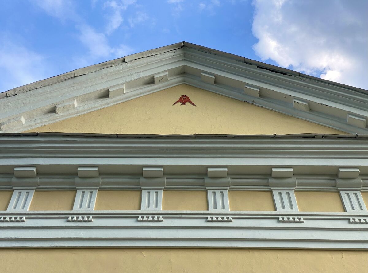 Кафедральный собор Михаила Архангела, Лида (Лидский район, Беларусь, Гродненская область). архитектурные детали, Южный фронтон