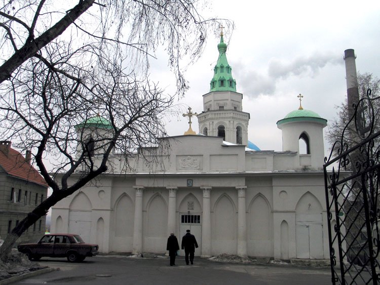 Свято монастырь курск. Свято-Троицкий монастырь Курск. Троицкий женский монастырь Курск. Троицкий храм Курск Горького. Женский монастырь Курск на Максима Горького.