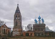 Храмовый комплекс. Церкви Введения во храм Пресвятой Богородицы и Владимирской иконы Божией Матери, Введенская церковь. Слева немного видна Владимирская.<br>, Введеньё, Шуйский район, Ивановская область