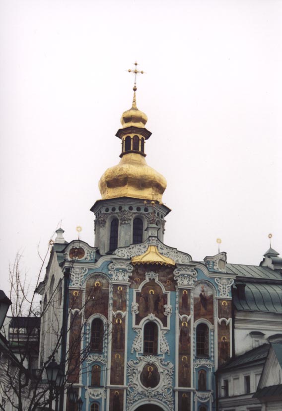 Киев. Успенская Киево-Печерская лавра. Церковь Троицы Живоначальной. фасады, Надвратная церковь со стороны Успенского собора