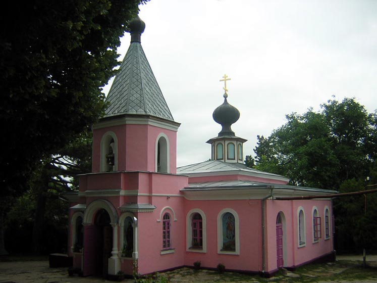 Троице-Параскевиевский Топловский монастырь. Церковь Параскевы Римской, Учебное (Белогорский район, Республика Крым). фасады