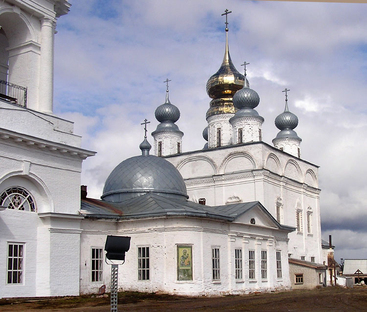 Николо-Тихонов Лухский монастырь. Церковь Воздвижения Креста Господня с трапезной церковью Смоленской иконы Божией Матери, Тимирязево (Лухский район, Ивановская область). архитектурные детали