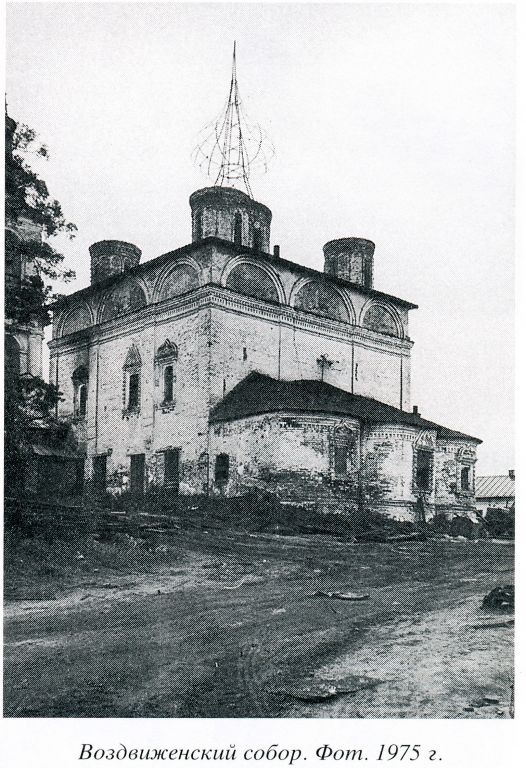 Николо-Тихонов Лухский монастырь. Церковь Воздвижения Креста Господня с трапезной церковью Смоленской иконы Божией Матери, Тимирязево (Лухский район, Ивановская область). архивная фотография, 