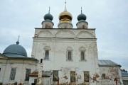 Тимирязево. Николо-Тихонов Лухский монастырь. Церковь Воздвижения Креста Господня с трапезной церковью Смоленской иконы Божией Матери