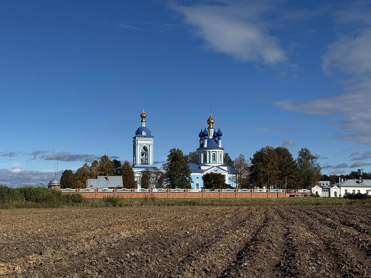 Общий вид с юго-запада, общий вид в ландшафте. Успенский женский монастырь. Церковь Успения Пресвятой Богородицы, Дунилово (Шуйский район, Ивановская область)