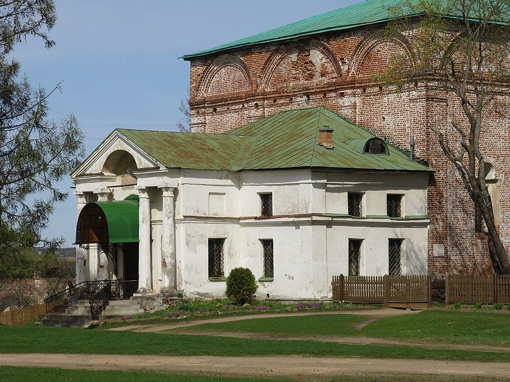 Борисоглебский. Борисоглебский монастырь. Собор Бориса и Глеба. архитектурные детали, Собор Бориса и Глеба. Ильинский придел с папертью (1810 г.).