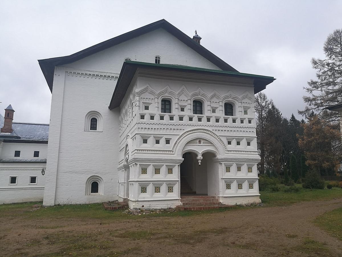 крыльцо настоятельских покоев (Церковь Благовещения Пресвятой Богородицы), архитектурные детали. Борисоглебский монастырь. Церковь Благовещения Пресвятой Богородицы, Борисоглебский (Борисоглебский район, Ярославская область)