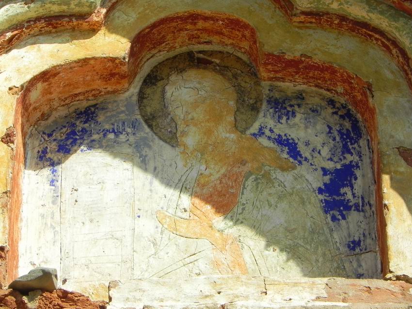 Борисоглебский монастырь. Церковь Сергия Радонежского, Борисоглебский (Борисоглебский район, Ярославская область). дополнительная информация, Иоанн Предтеча. Фреска южных ворот монастыря.