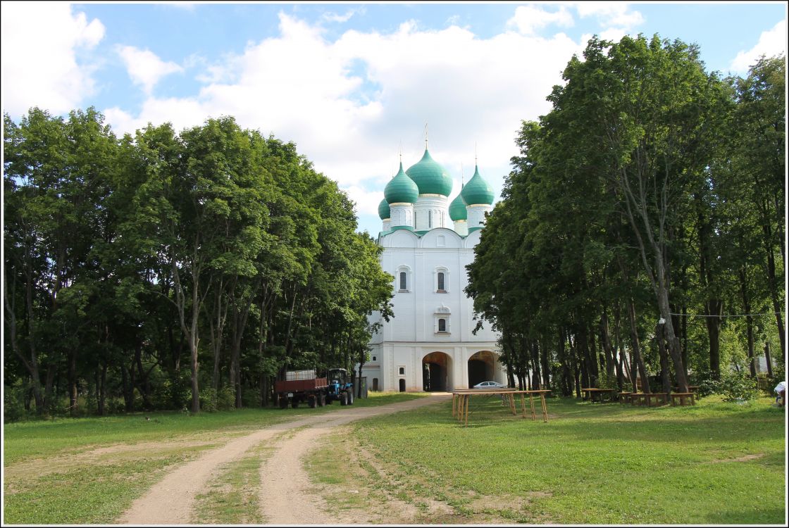 Борисоглебский. Борисоглебский монастырь. Церковь Сергия Радонежского. фасады