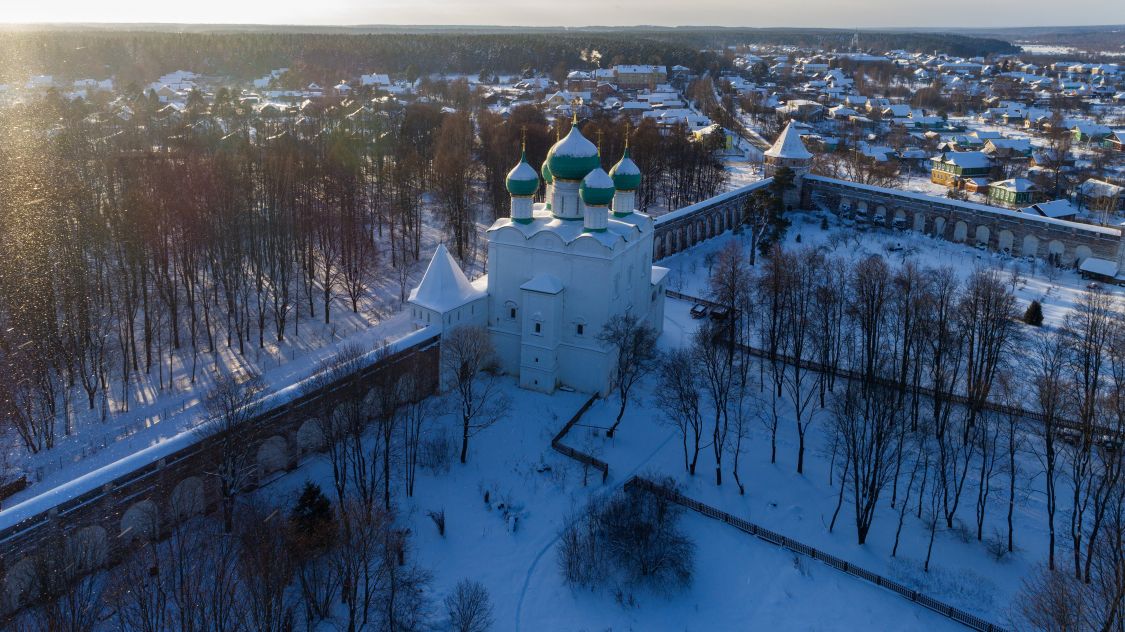 Борисоглебский. Борисоглебский монастырь. Церковь Сергия Радонежского. общий вид в ландшафте